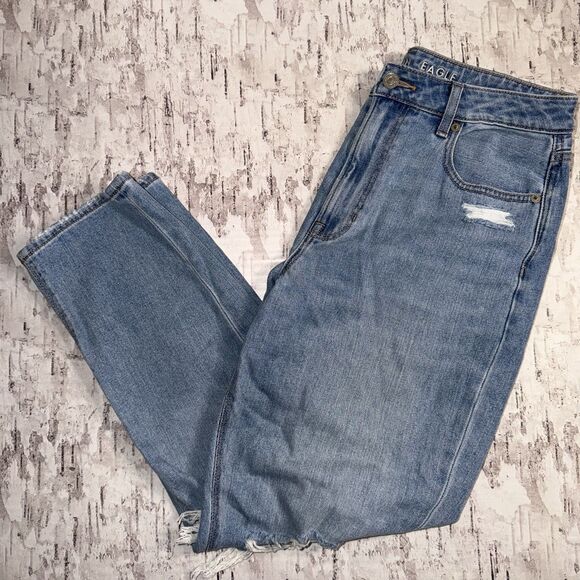 American Eagle Outfitters Denim - American Eagle Women’s High Rise Distressed Mom Jeans Size 8 Short
